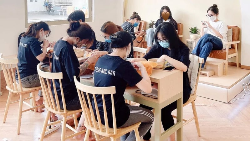 Áo thun đồng phục tiệm nail phôi quần tự do